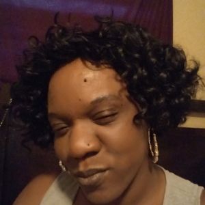 Meet your Posher, Dee